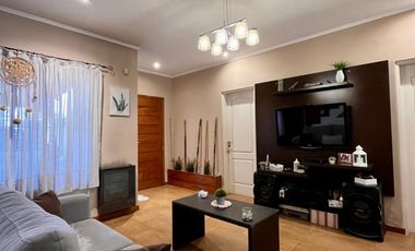 Casa de 5 AMBIENTES en venta