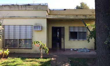 casa de tres ambientes con local
