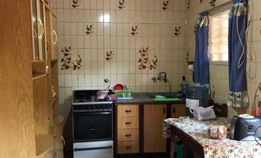 casa de tres ambientes con local