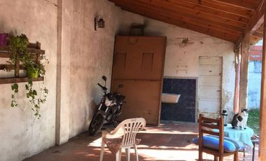 casa de tres ambientes con local