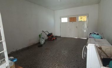 VENTA de hermosa casa, muy luminosa y cómoda, en la localidad de Villa Iris