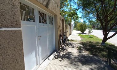 VENTA de hermosa casa, muy luminosa y cómoda, en la localidad de Villa Iris