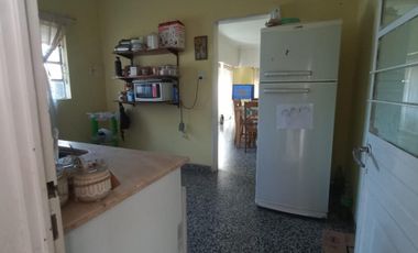 VENTA de hermosa casa, muy luminosa y cómoda, en la localidad de Villa Iris
