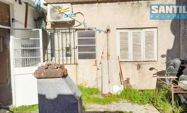 CASA DE 4 AMBIENTES SOBRE LOTE DE 495 MTS2 - VILLA LUZURIAGA