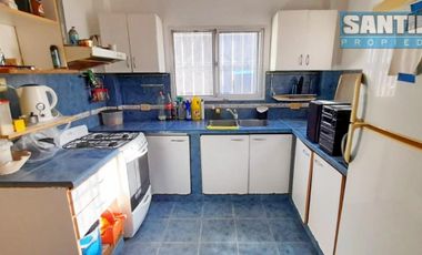 CASA DE 4 AMBIENTES SOBRE LOTE DE 495 MTS2 - VILLA LUZURIAGA