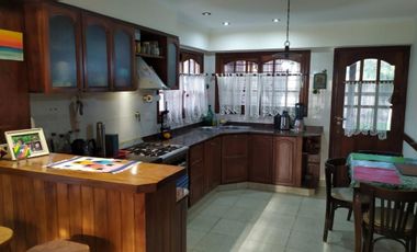 Chalet 5 Ambientes con Cochera y Parque en Venta en Colinas de Peralta Ramos