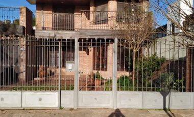 Chalet 5 Ambientes con Cochera y Parque en Venta en Colinas de Peralta Ramos