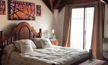 CASA DE 4 AMBIENTES CON PILETA.