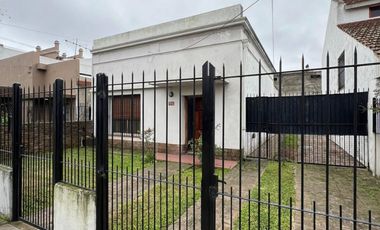 Casa de 3 AMBIENTES en alquiler