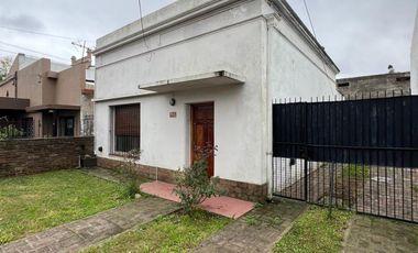 Casa de 3 AMBIENTES en alquiler