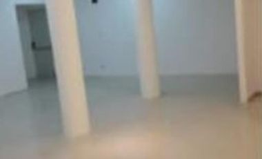 Oficina de 110m2 sobre calle Mitre