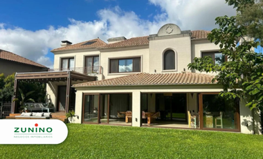 Hermosa casa a la venta en exclusivo country