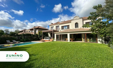Hermosa casa a la venta en exclusivo country