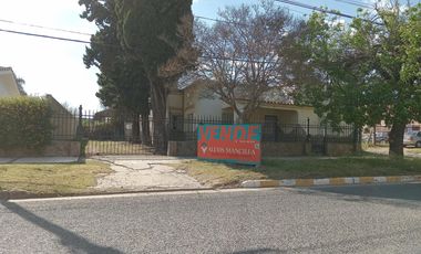 Casa en esquina sobre 9 de Julio Crespo E.R.