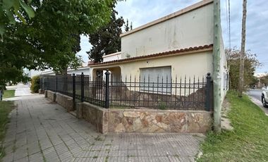 Casa en esquina sobre 9 de Julio Crespo E.R.