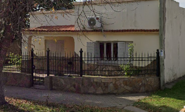 Casa en esquina sobre 9 de Julio Crespo E.R.