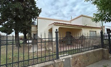 Casa en esquina sobre 9 de Julio Crespo E.R.