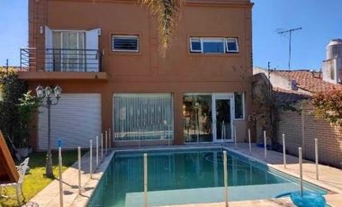 Inmejorable Inmueble de 5 Ambientes Con Cocheras y Piscina