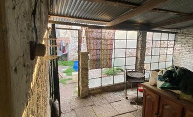 LOTE CON 2 VIVIENDAS EN VENTA - MORON SUR