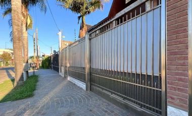 Excelente Chalet  con detalles de categoría en san justo . RETASADO OPORTUNIDAD. VENTA URGENTE
