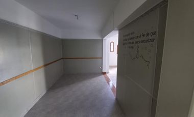 departamento de 2 ambientes pb al frente con patio