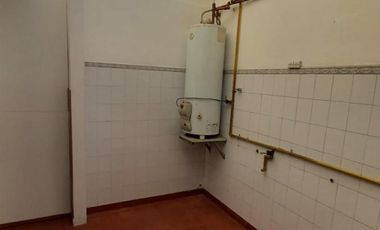 departamento de 2 ambientes pb al frente con patio