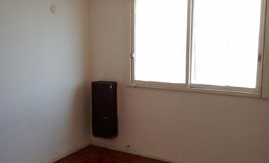 DEPARTAMENTO DE 1 AMBIENTE, CON COCINA INDEPENDIENTE, Y BALCON.