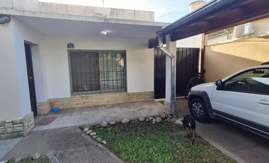 Oportunidad, Casa 3 Ambientes Y Galpón Al Fondo