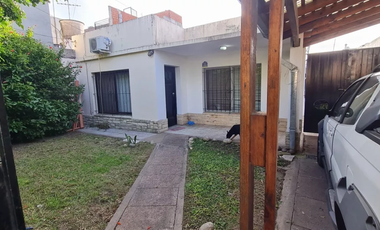 Oportunidad, Casa 3 Ambientes Y Galpón Al Fondo