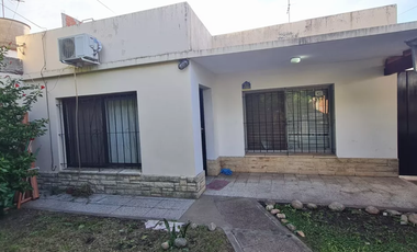Oportunidad, Casa 3 Ambientes Y Galpón Al Fondo