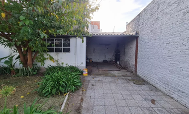 Oportunidad, Casa 3 Ambientes Y Galpón Al Fondo