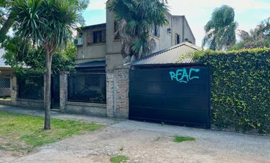 CHALET DE 5 AMB CON PISCINA EN ADROGUE