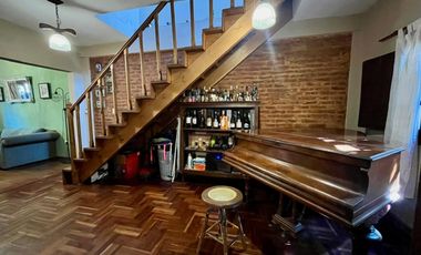 CHALET DE 5 AMB CON PISCINA EN ADROGUE