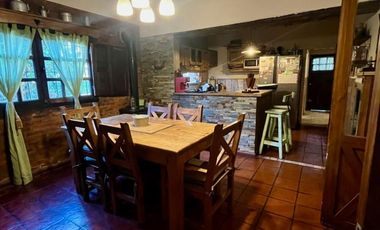 CHALET DE 5 AMB CON PISCINA EN ADROGUE