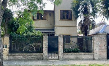 CHALET DE 5 AMB CON PISCINA EN ADROGUE