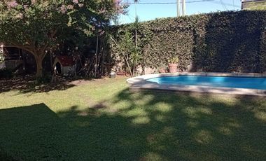 CHALET DE 5 AMB CON PISCINA EN ADROGUE