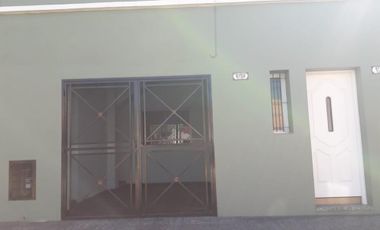 Casa de 4 ambientes en Ballester.