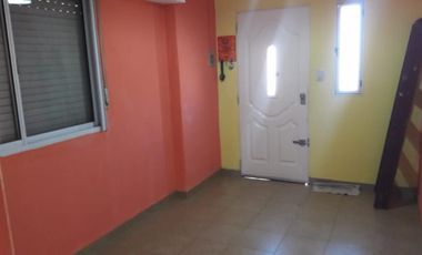 Casa de 4 ambientes en Ballester.