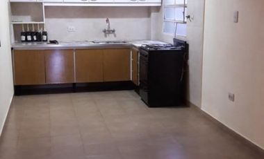 Casa de 4 ambientes en Ballester.