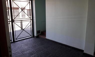 Casa de 4 ambientes en Ballester.