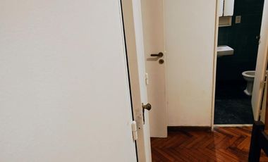 ALQUILER en Esmeralda al 800  Retiro 2 Ambientes + Cochera.