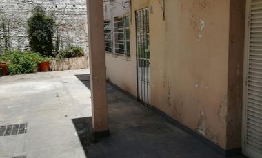 Casa de 4 ambientes con patio en Flores Norte