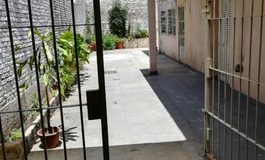 Casa de 4 ambientes con patio en Flores Norte