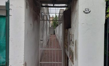 DEPARTAMENTO  DOS AMBIENTES EN PLANTA BAJA POR PASILLO. SIN EXPENSAS. VILLA LUZURIAGA