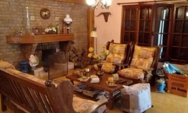 CASA QUINTA CON PISCINA.