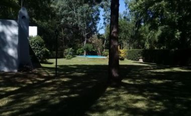 CASA QUINTA CON PISCINA.