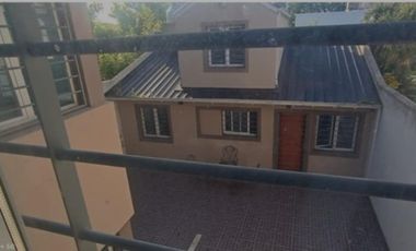 VENDO CASA DE 5 AMB GARAJE 2 AUTOS MÁS DEPARTAMENTO DE 3 AMB