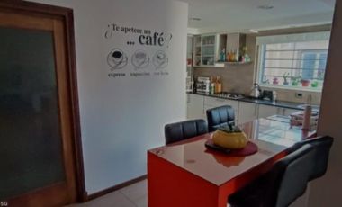 VENDO CASA DE 5 AMB GARAJE 2 AUTOS MÁS DEPARTAMENTO DE 3 AMB
