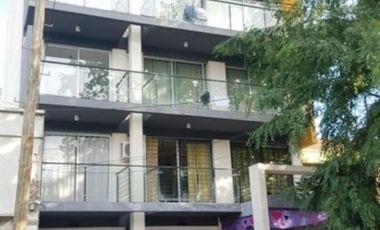 DEPARTAMENTO DOS AMBIENTES CON BAÑO Y TOILETTE. CON COCHERA