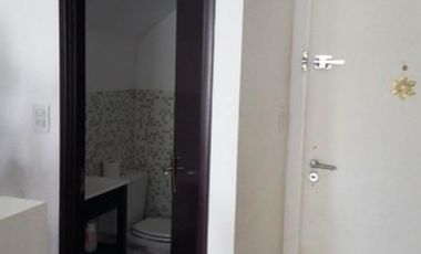 DEPARTAMENTO DOS AMBIENTES CON BAÑO Y TOILETTE. CON COCHERA